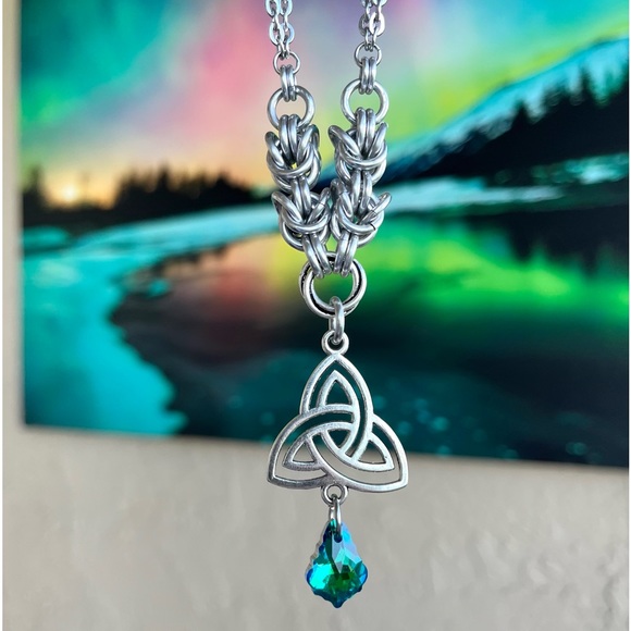 Handmade maille choker necklace celtic knot charm & green austrian crystal - Picture 2 of 16